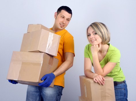 Local mover assisting with boxes and furniture in Brompton